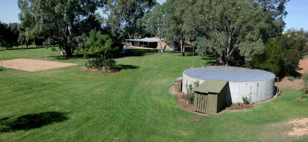 Panorama from amenities roof.jpg (137392 bytes)