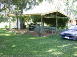 Picnic shelter 3.jpg (129957 bytes)